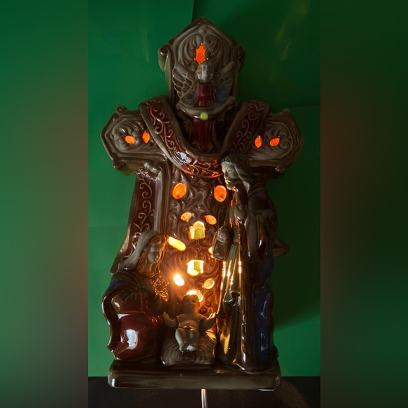 Manger Scene Ceramic Christmas Light with Cross - Picture 5 of 10